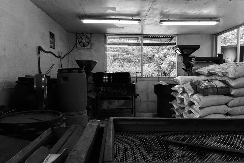 Sala de processamento de cacau equatoriano em Mindo, Equador.